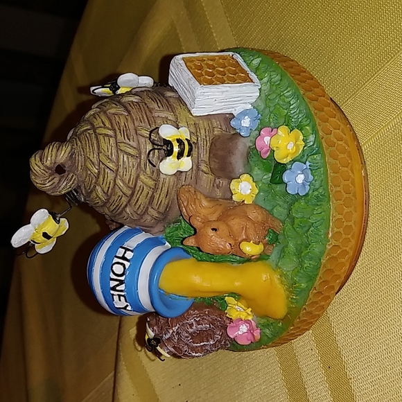 Squirrel Bees yankee candle topper